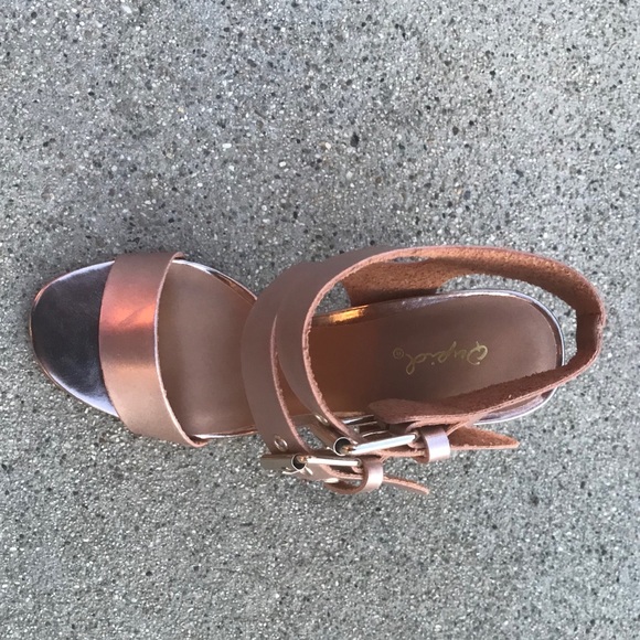 🌹Matt Rose Gold Sandal Heel with double buckles - Picture 4 of 5